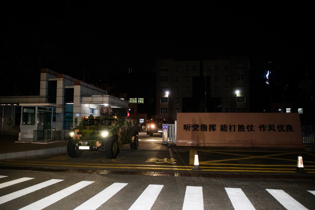 解放軍駐港部隊第28次建制單位輪換於8月22日順利完成。政府新聞處圖片 解放軍駐港部隊第28次建制單位輪換於8月22日順利完成。政府新聞處圖片