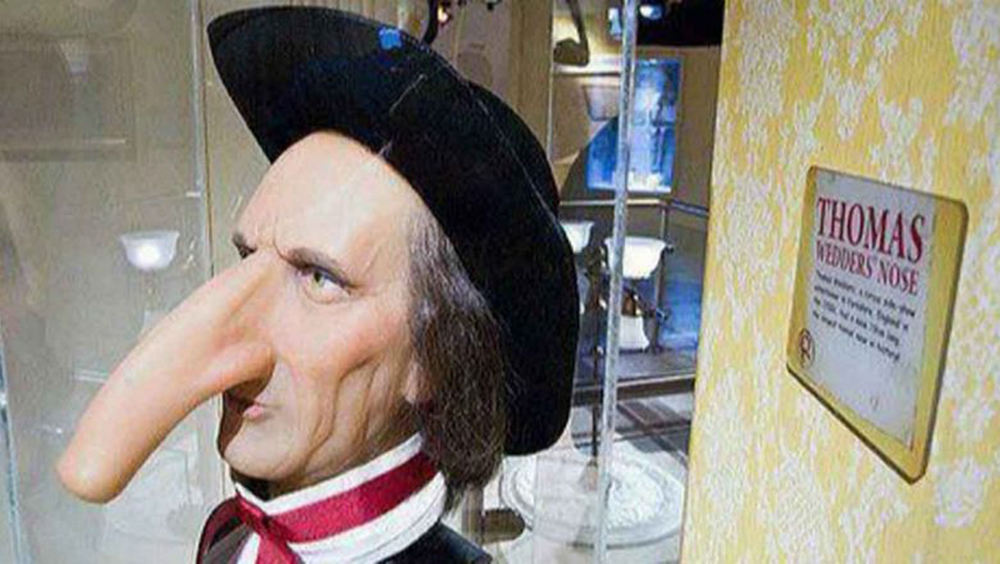 世界上最长鼻子的英国男子韦德斯，以蜡像形式重现人间。