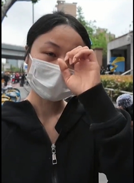 生母參加庭審期間，多次痛哭，更曾一度在法庭上昏厥。