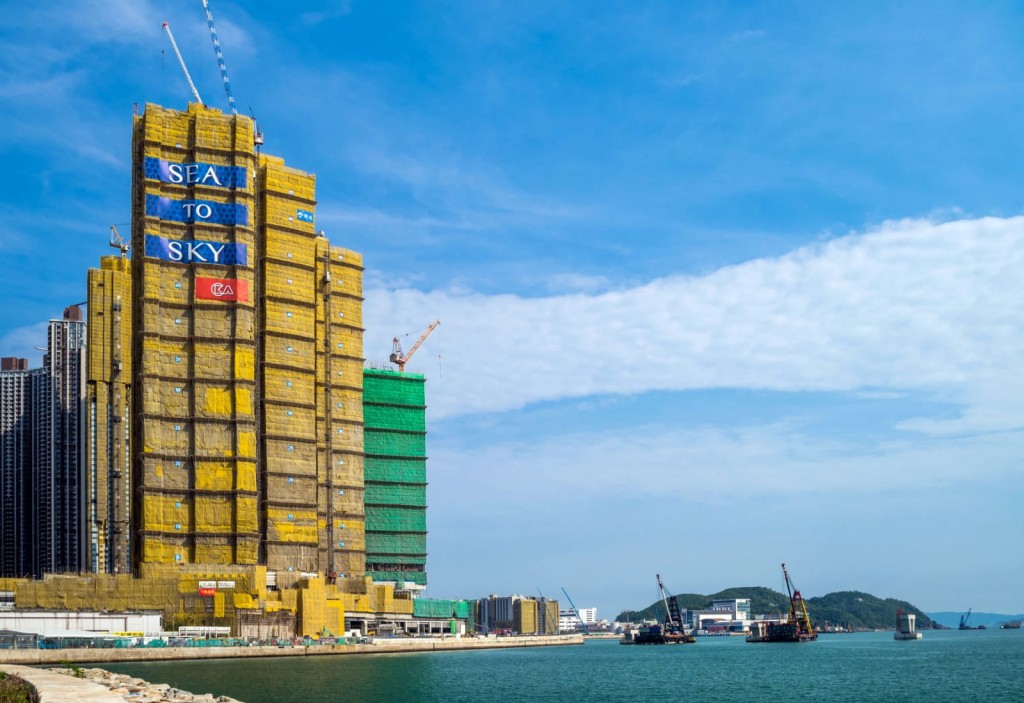 圖為長實發展的將軍澳日出康城SEA TO SKY。