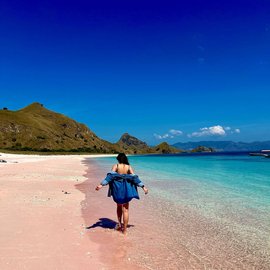 廖碧兒盡展白滑玉背極吸睛。