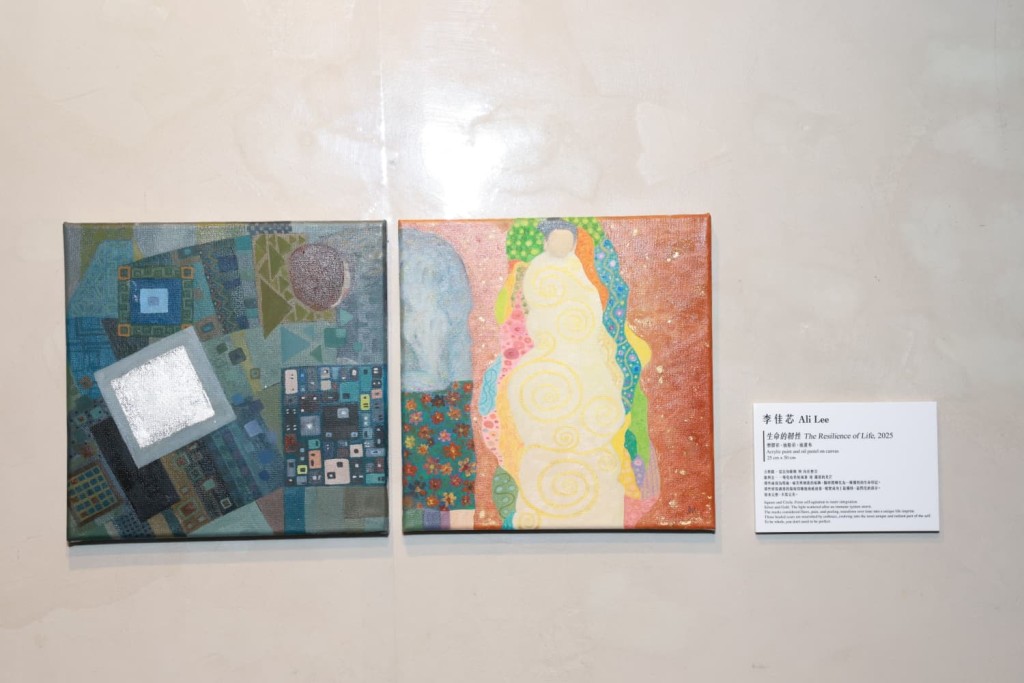 现场展出两幅她的油画作品，灵感源自对慢性皮肤病患者的观察。