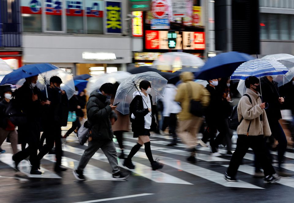 随著日本10月11日开放「自由行」游客渐渐增多。路透社