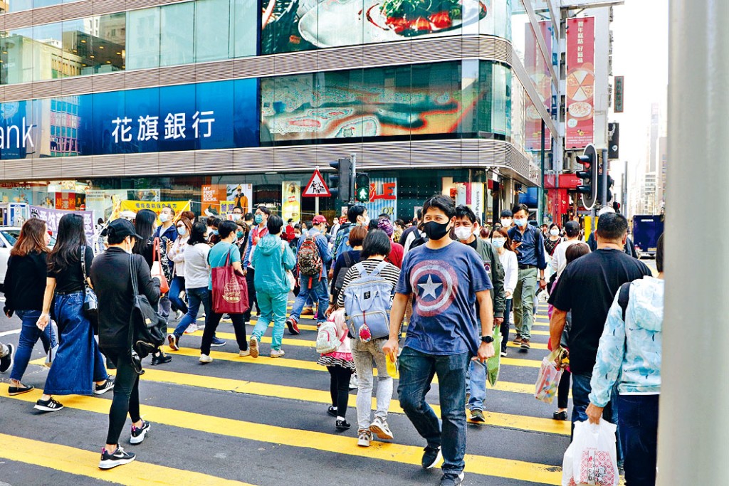 新春期間大批市民如常外出聚會,專家指疫情仍存在隱憂。
