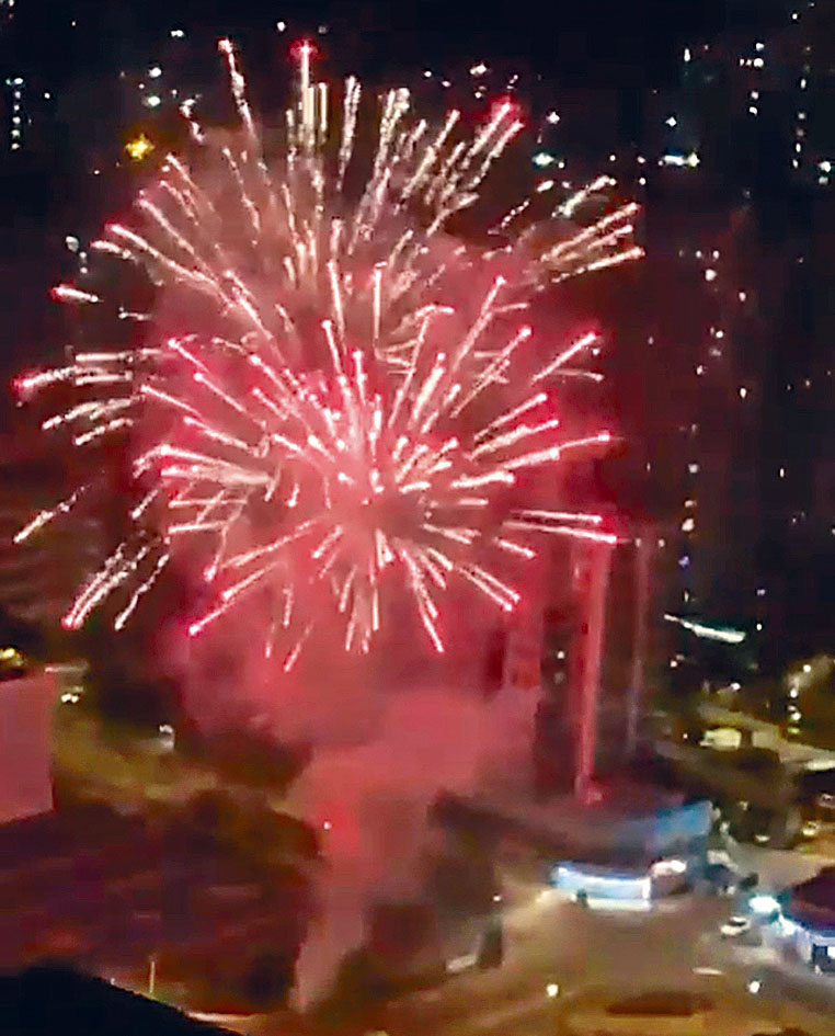 ■元朗有民居違例發放新年煙花。