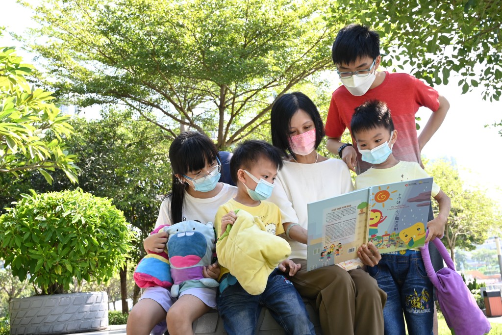 Maggie與她的5個SEN孩子。(攝:褚樂琪、蔡建新) Maggie與她的5個SEN孩子。(攝:褚樂琪、蔡建新)