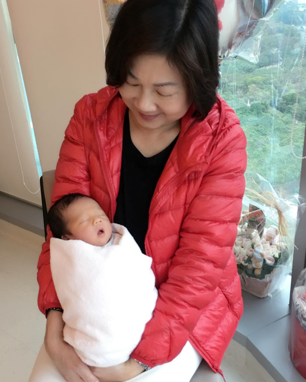 陈敏之在IG上载多张妈妈生前的照片悼念。