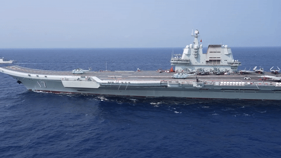 「山東艦」甲板總面積達1.5萬平方米，相當於3個標準足球場大小。央視網圖片