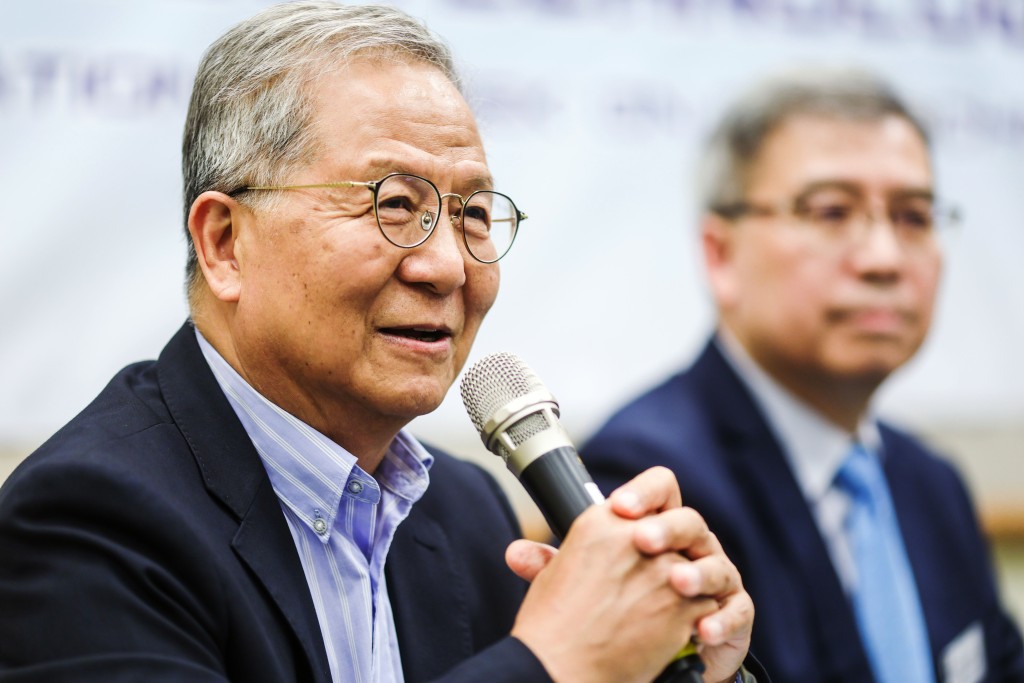 香港氣象學會發言人梁榮武(左)。資料圖片
