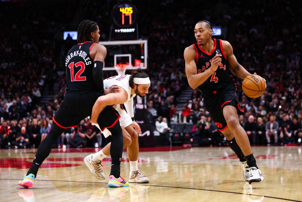 班斯（右）今仗交出33分、11次助攻兼5個籃板的亮眼數據。AFP