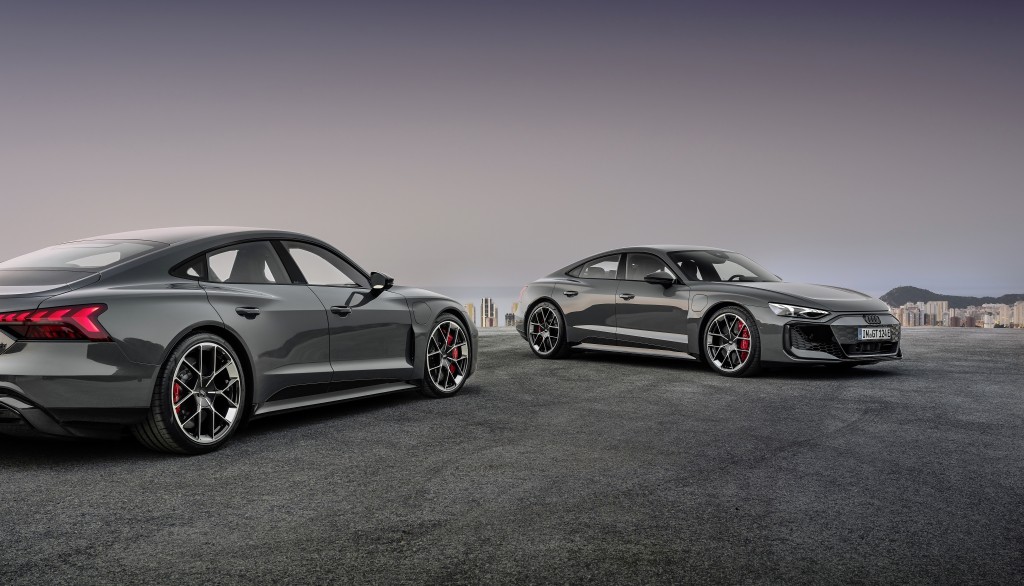 电动超跑Audi e-tron GT新版性能跃步，RS版的进取跑魅型态更富侵略性。