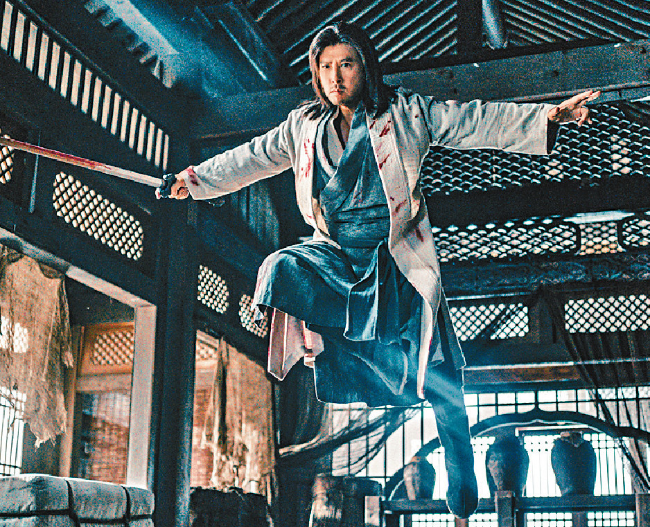 ■甄子丹饰演的乔峰精通十八般兵器。
