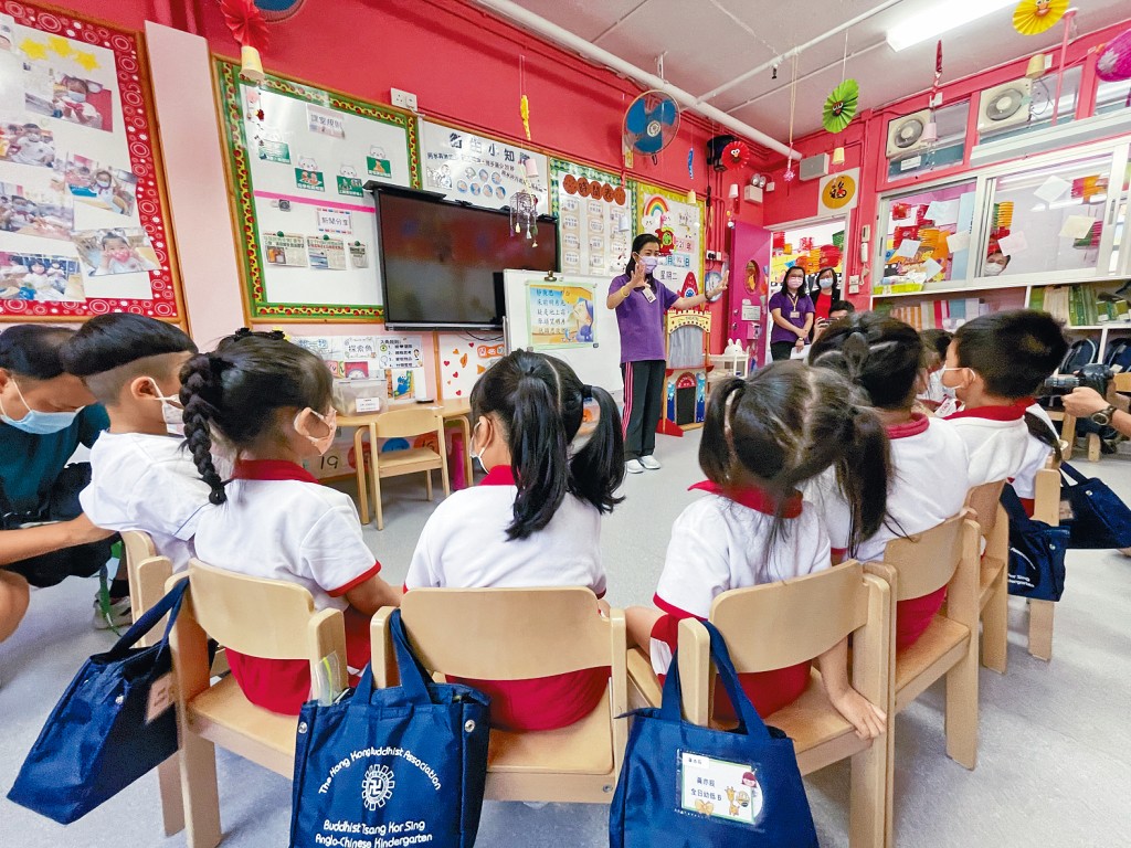 幼兒教育界指,今年有20間學校放棄辦學權,而幼稚園入學註冊人數錄得近10年新低。