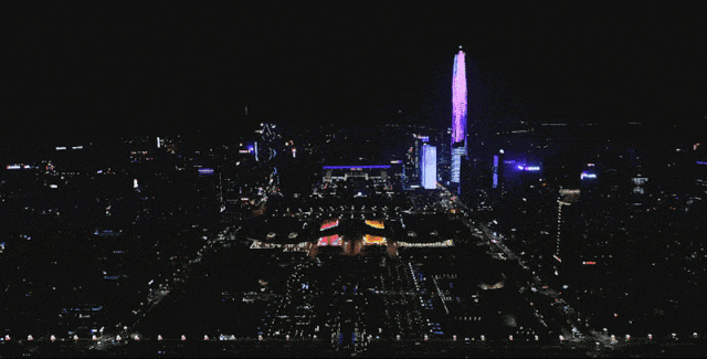 國慶黃金周期間，深圳將連續8天舉行燈光表演亮燈8天，每晚三場。