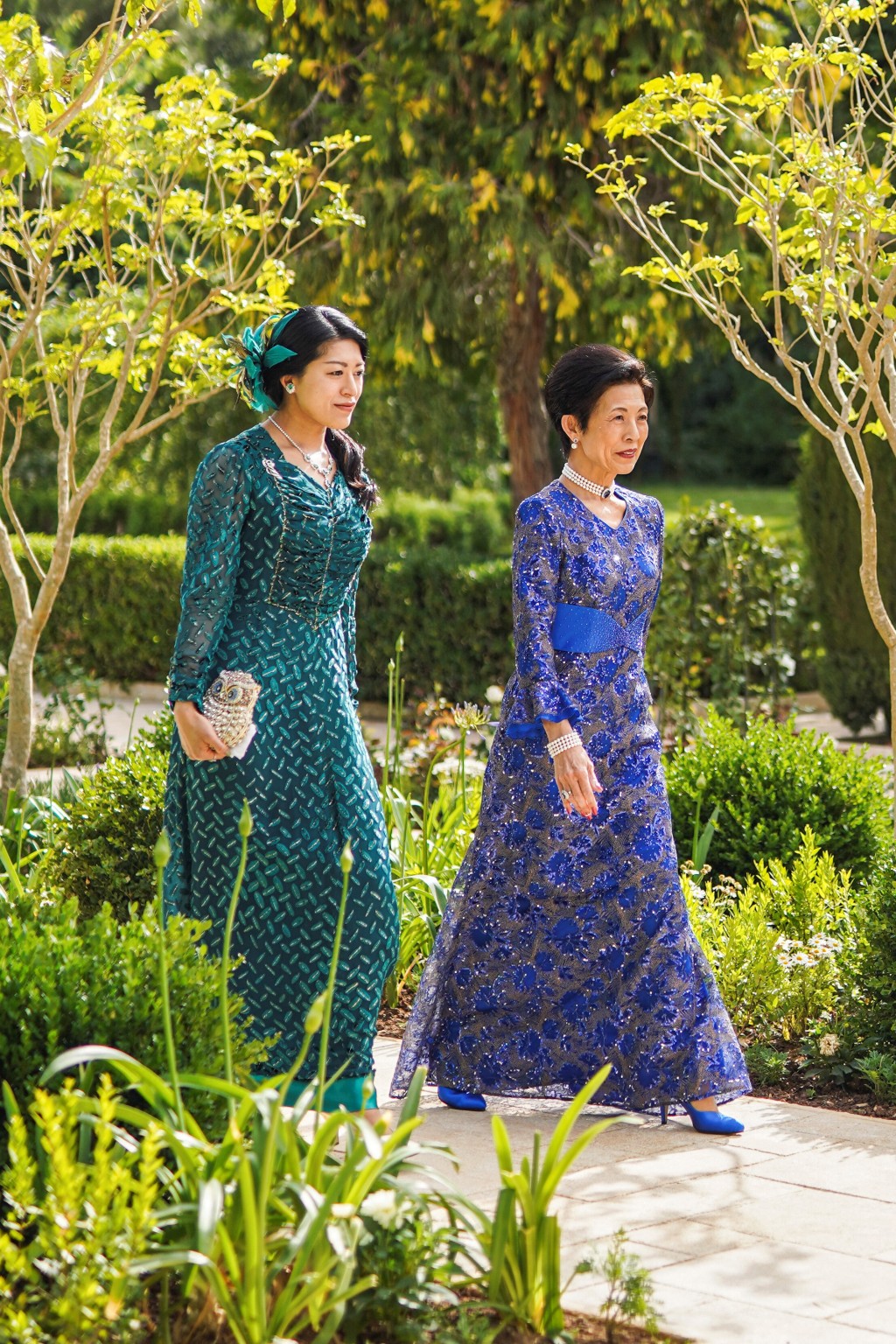 承子女王與母親久子妃出席約旦王儲Hussein迎娶沙特商人千金的婚禮。 路透社