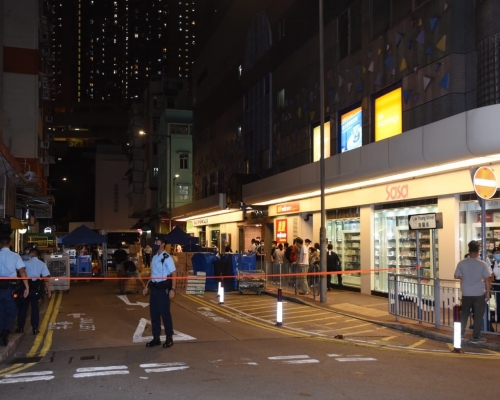 利港中心居民昨晚要接受強制檢測。
