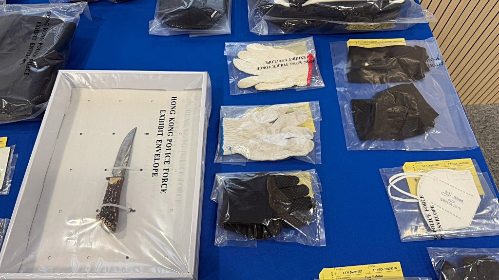 警方展示有關證物。 警方展示有關證物。