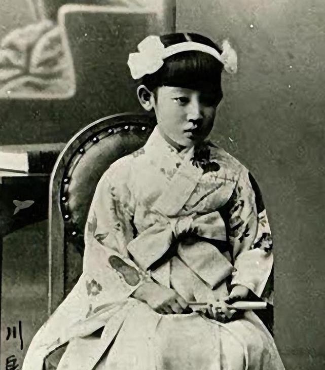 川岛芳子年幼便被送到日本家庭作养女。（互联网）