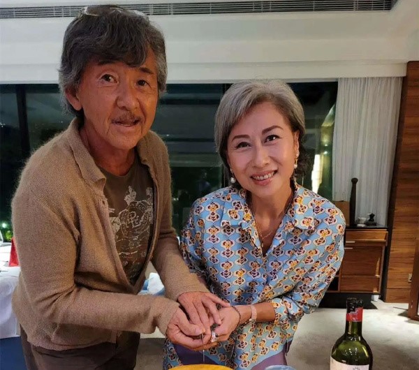 葉倩文與老公林子祥於1996年結婚。
