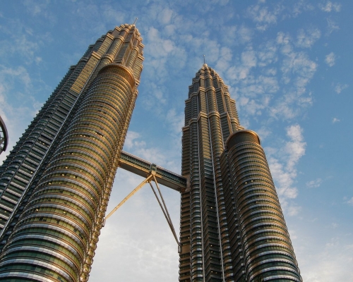 负责设计马来西亚双子塔的著名建筑师西萨佩里逝世。网图