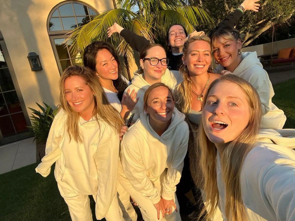 Ashley退出的「有毒媽媽群組」被指成員有Hilary Duff（中排右二）、Meghan Trainor（前排右）等人。