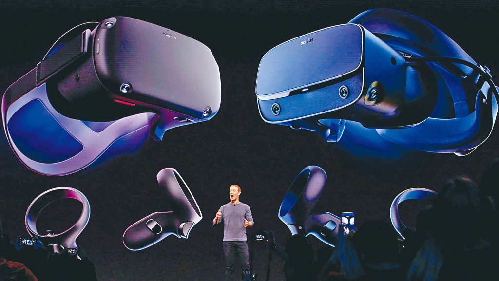 ■facebook行政總裁朱克伯格二○一九年在三藩市介紹Oculus虛擬實境頭戴裝置。