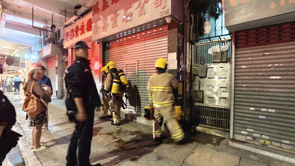 現場為深水埗南昌街33號近醫局街一唐樓。