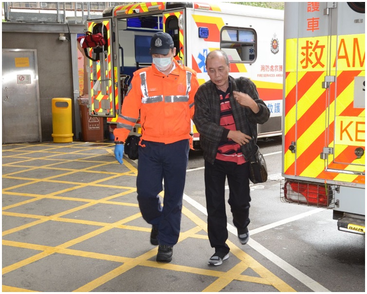 的士司機送院檢查。歐陽偉光攝