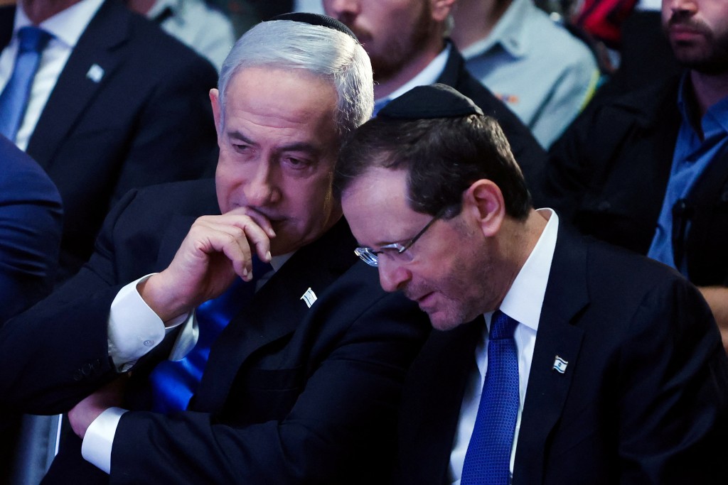 辛伟诚访问以色列，将会晤以国总理内塔尼亚胡和总统赫尔佐格（右）。路透社