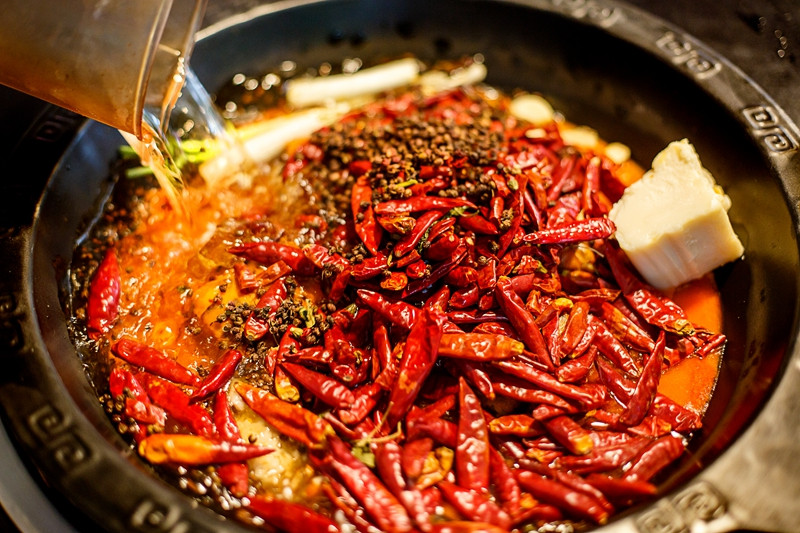 火鍋中加入罌粟殼據指會更美味，但官方已禁止將罌粟加入食物中。