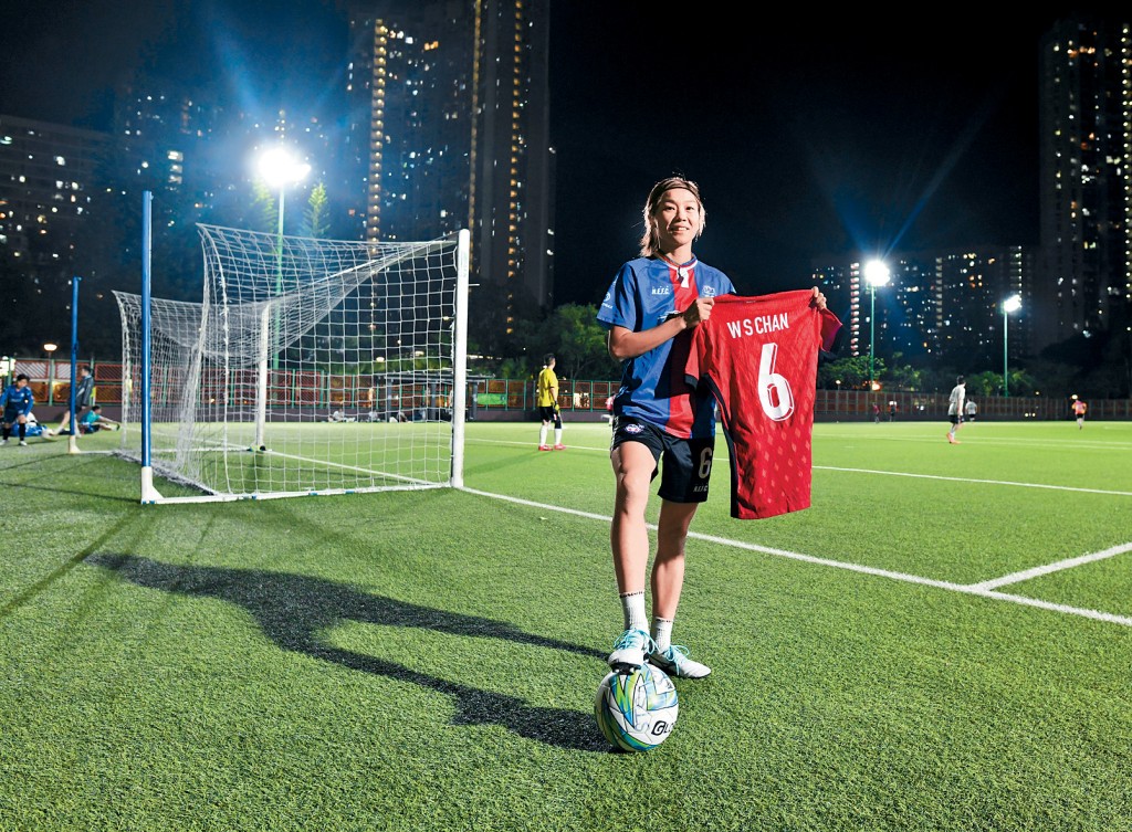 香港女子足球员陈咏诗告别22年港队生涯。