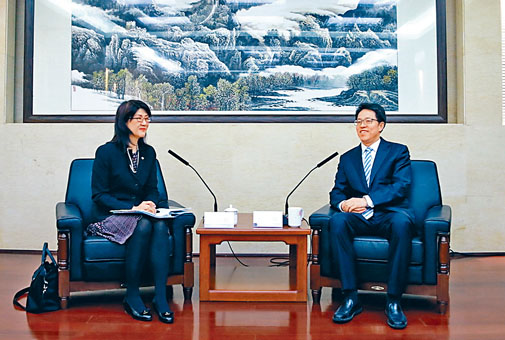 张晓明在会上谈及备受争议的《逃犯条例》，他指香港不应成为逃犯天堂。