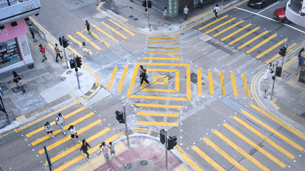 打斜过马路︱尖沙咀加拿分道、加连威老道交界十字路口施工完成 今起开放使用