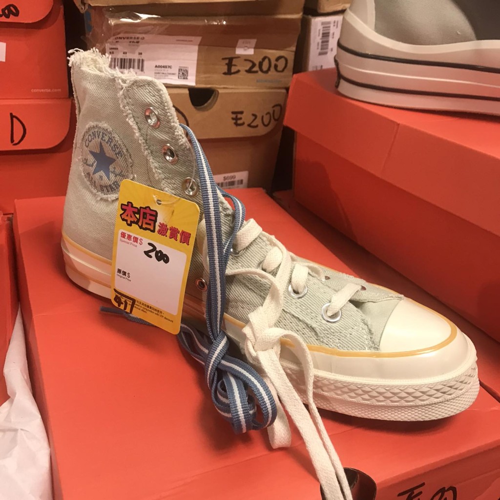 馬拉松開倉清貨現場｜CONVERSE