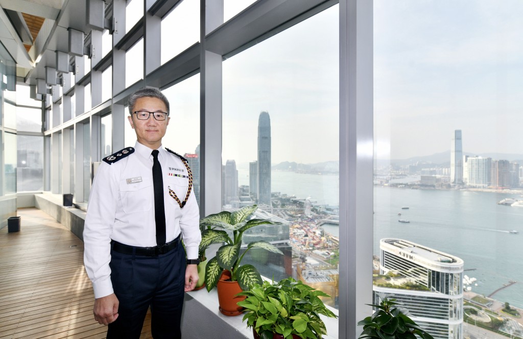 萧泽颐表示，警方近年将「数码警政」纳入策略方针，以应用科技协助警政服务，达到「便民便己」目的。卢江球摄