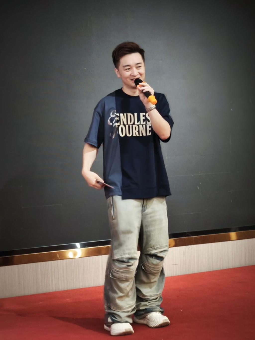 譚輝智本年度頭炮主打歌《熱身要在冧低前》就快上線。 譚輝智本年度頭炮主打歌《熱身要在冧低前》就快上線。