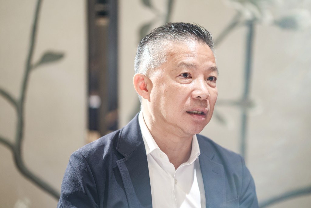 邝绍民表示,项目业主与乐风就管理及财务出现重大分歧,今年2月罢免乐风工作。 邝绍民表示,项目业主与乐风就管理及财务出现重大分歧,今年2月罢免乐风工作。