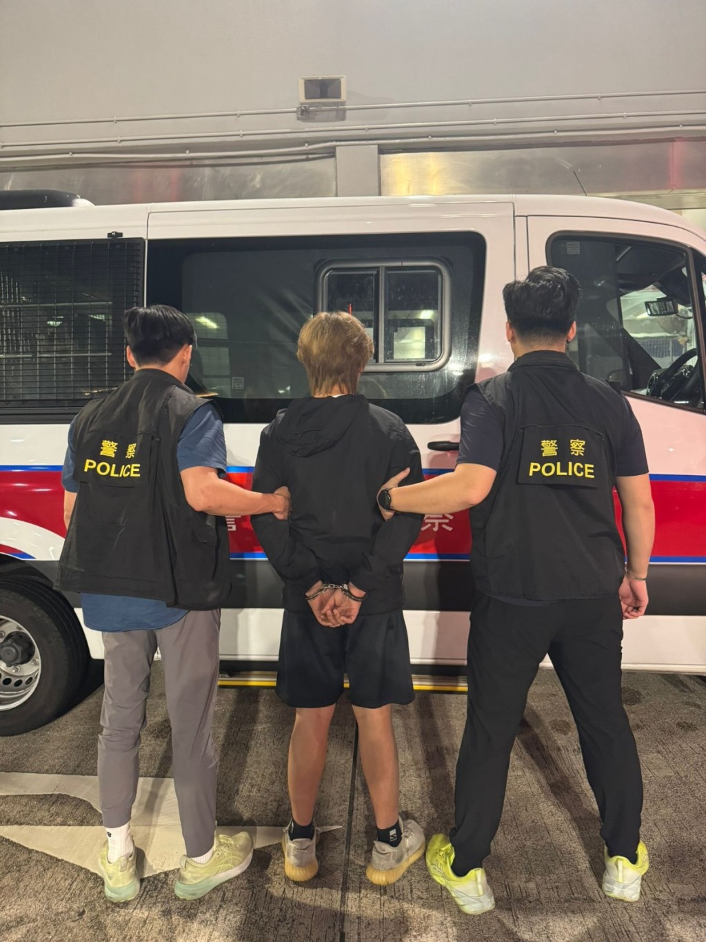 青山道單位淪毒品分銷中心 警拘17歲青年、檢$77萬K仔可卡因。警方圖片