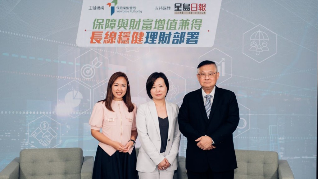 保監局長期業務部高級經理何翠瑩(中)及香港城市大學特約教授曾淵滄博士(右)跟觀眾分享長線穩健理財策略。 保監局長期業務部高級經理何翠瑩(中)及香港城市大學特約教授曾淵滄博士(右)跟觀眾分享長線穩健理財策略。