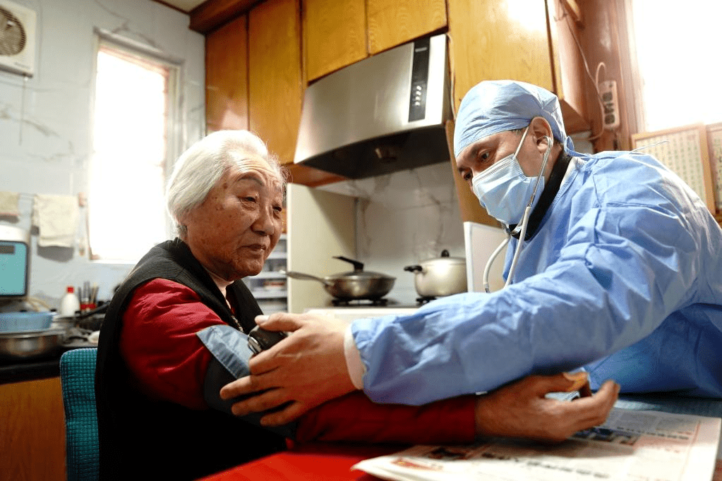 嬰幼兒和65歲以上老年人為熱射病的高危人群。 新華社 嬰幼兒和65歲以上老年人為熱射病的高危人群。 新華社
