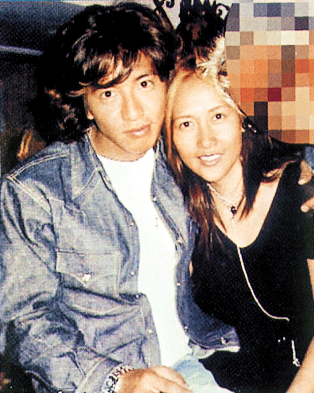 木村拓哉与老婆工藤静香2000年宣布结婚。