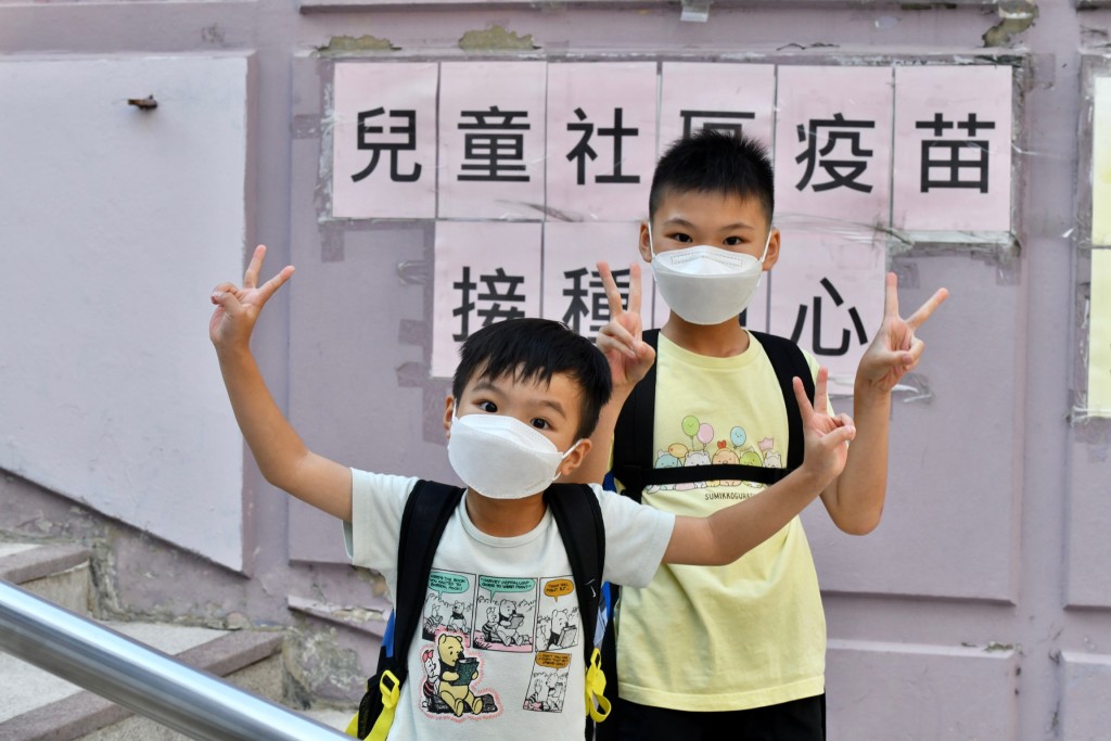 何栢良指香港中小學的疫苗接種率名列世界前茅。資料圖片