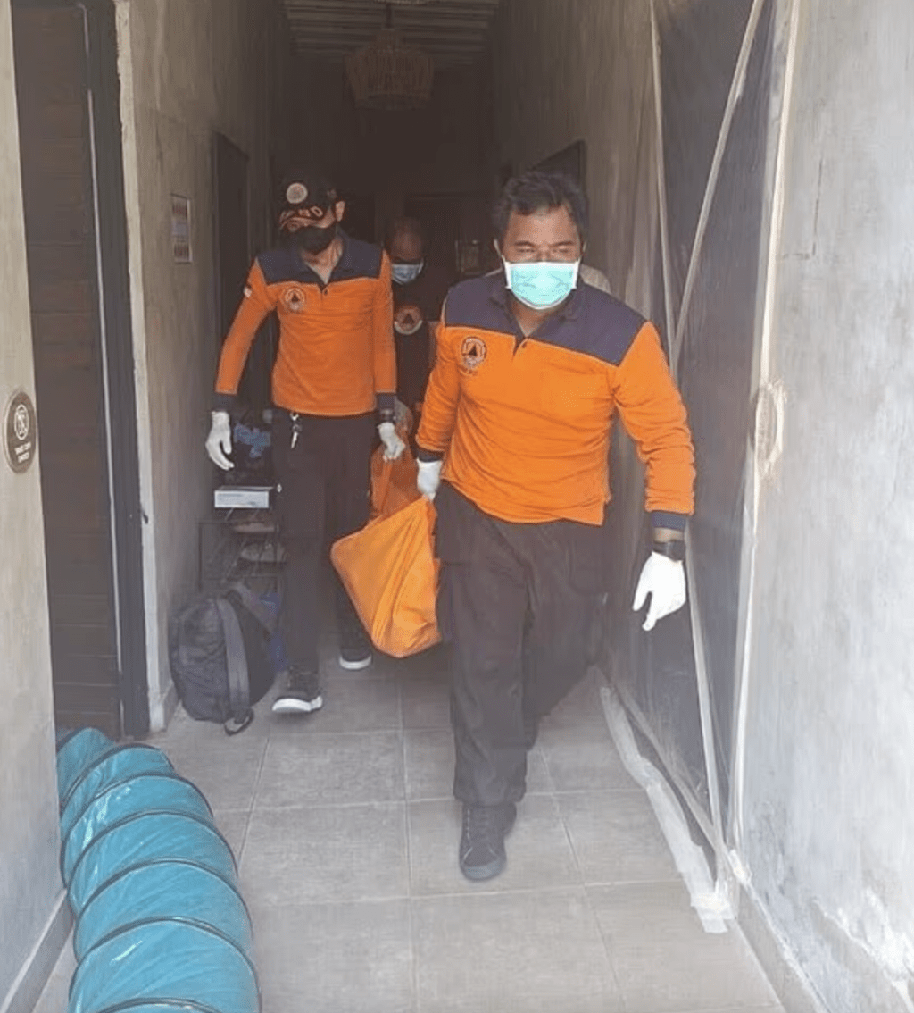 印尼峇里島再爆旅遊安全事故，一名24歲中國女遊客入住峇厘島倉古區一間每晚僅9美元的青年旅館後，疑集體中毒、不支身亡，被發現時半裸伏屍床上。X@dailymail