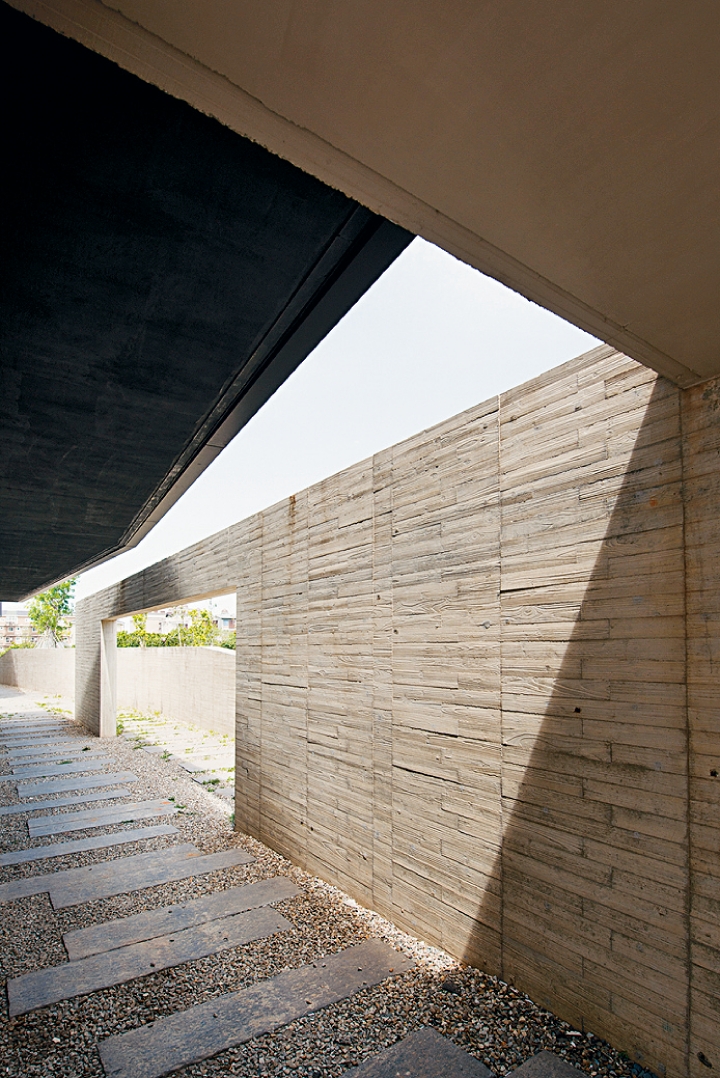 錯落的矩陣開放式建築空間，滿溢簡約禪味。