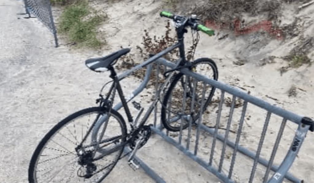 本月7日，警方在蒂尔登堡海滩发现麦克唐纳的单车。