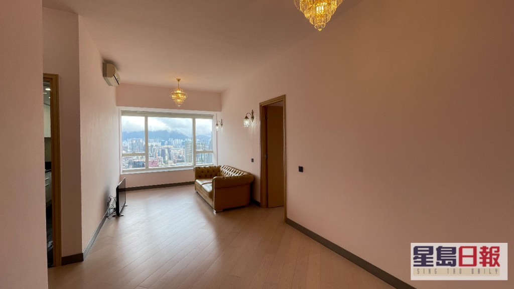 廳大房大，裝修企理時尚，開則四正闊落。