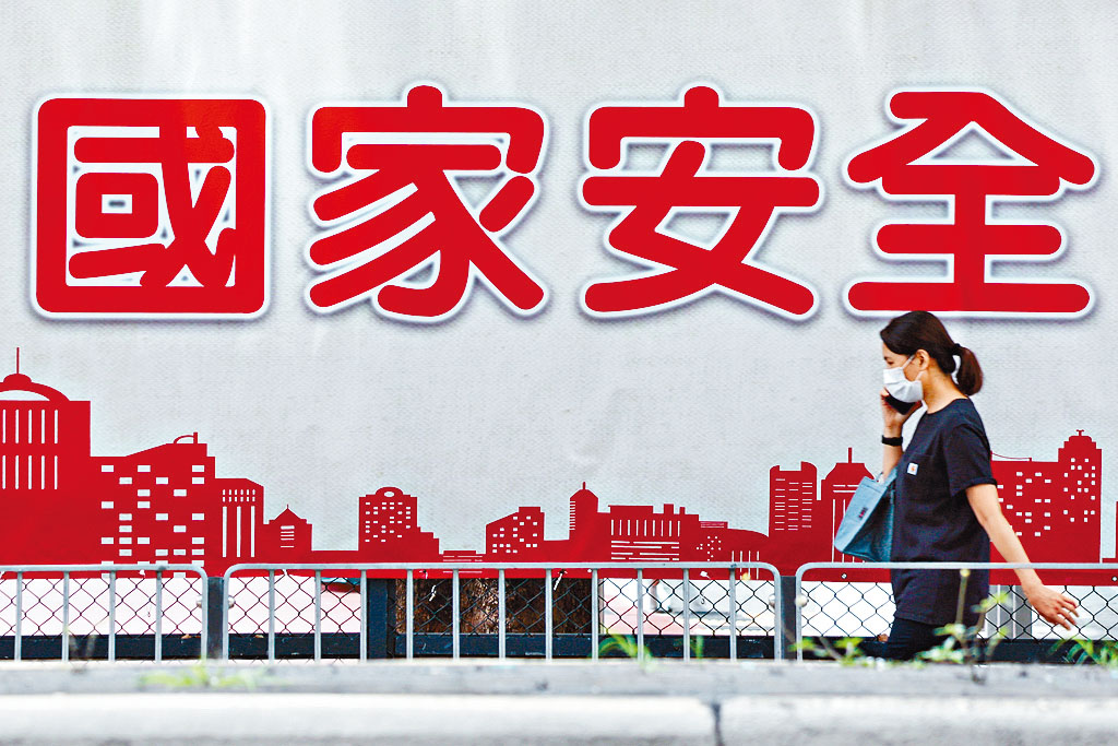 香港社會已進入由亂到治，並走向由治及興的局面。