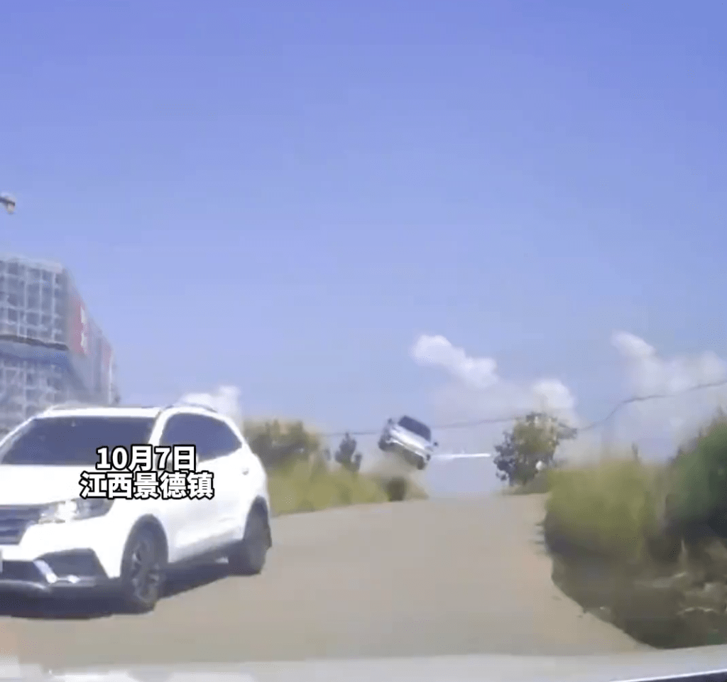 景德鎮汽車凌空飛起