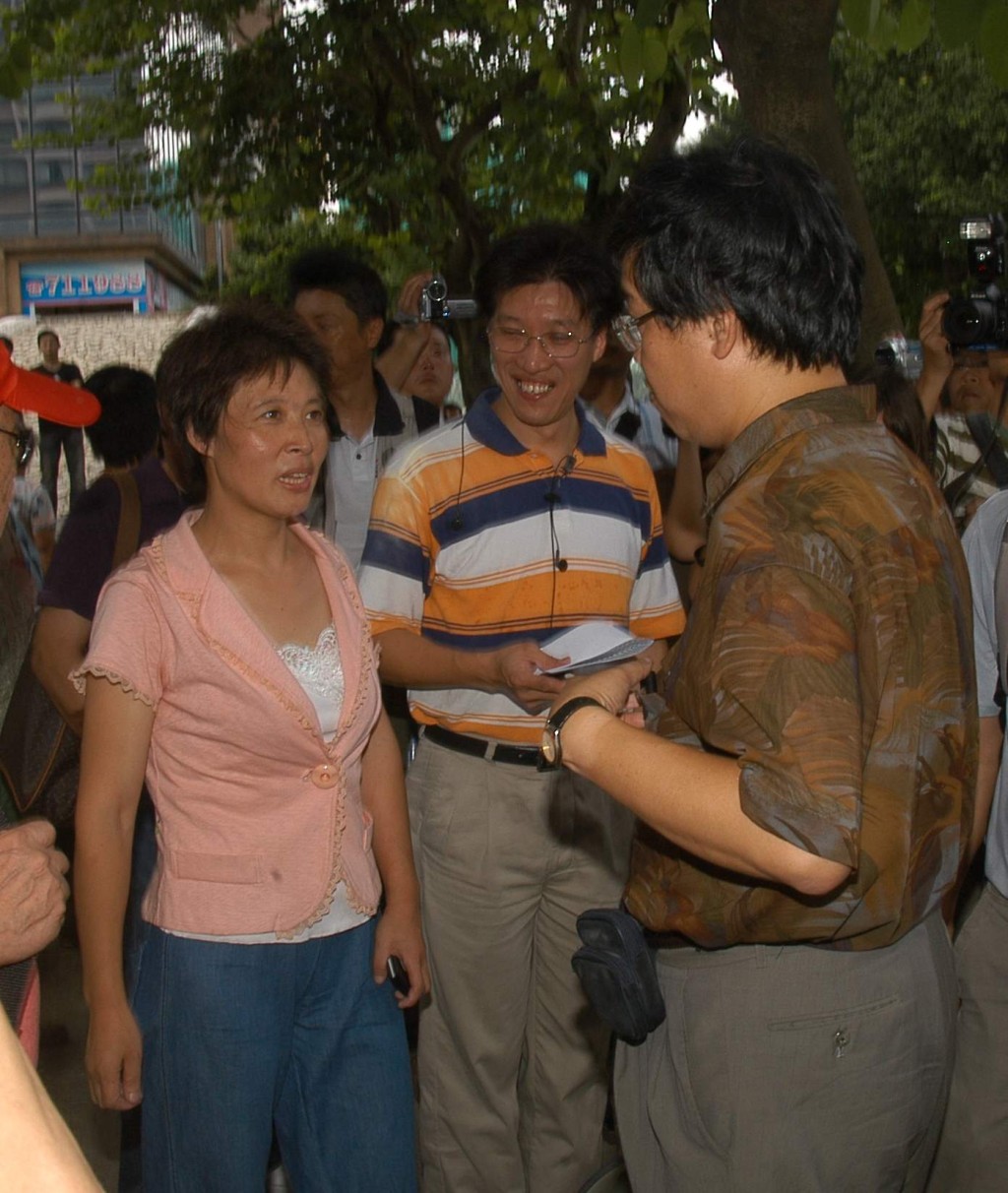 澳門民主派前立法會直選議員區錦新（中）被捕。資料圖片