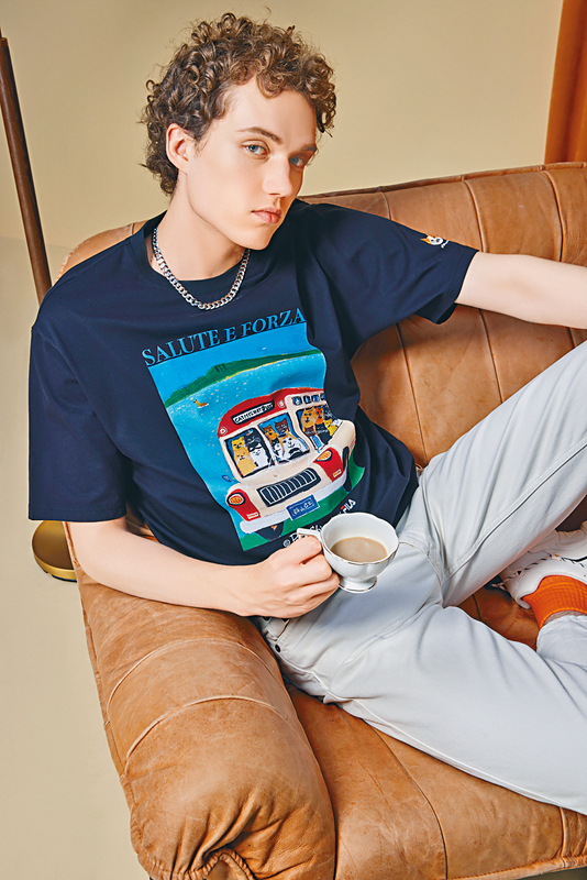 ●男装插画印花T恤。